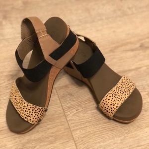 Women’s Boutique by Corky’s platform memory foam sandals